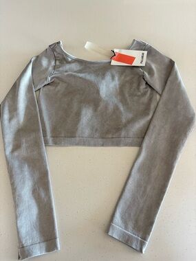 BNWT Pull & Bear Distressed Cropped Long Sleeve Top, Size XS